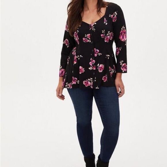 Torrid Fit and Flare Stretch Challis Button Up Top - Picture 1 of 10